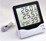 Термометр цифровой электронный ТЕ-820 с большим экраном для одновременного измерения температуры в помещении и на улице, влажности в помещении, с часами-будильником 
